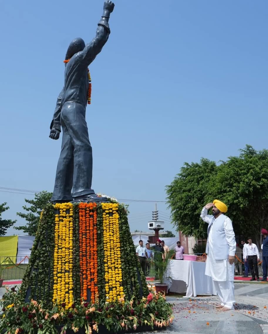 Chief Minister pays tribute to Shaheed-e-Azam Bhagat Singh at Khatkar Kalan.